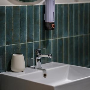 Camera tripla deluxe